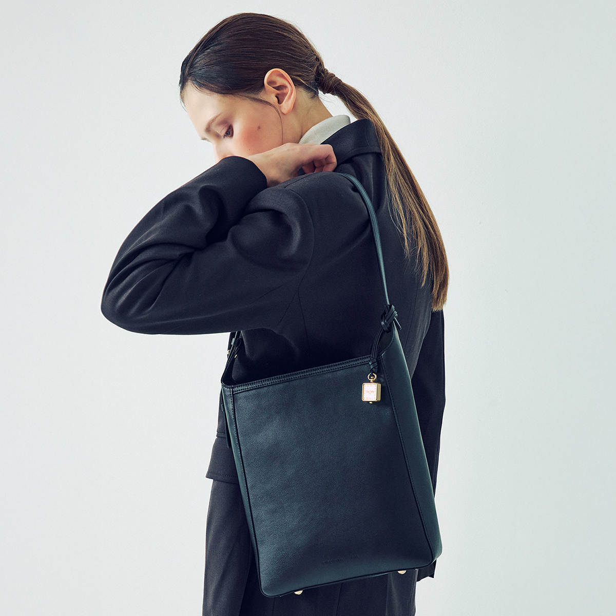 루이까또즈 끌로델 버킷백 HT3FM34BL