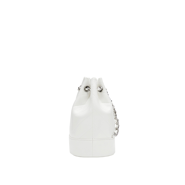 [EXCLUSIVE] 루이까또즈 까눌레 버킷 체인백팩 HR3SD71WH>